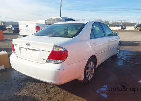 2005 Toyota Camry Xle V6 z USA, uszkodzony, nr VIN 4T1BF30K25U614988
